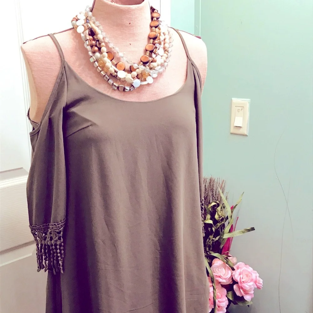 CHARLOTTE RUSSE BLOUSE - Picture 1 of 5